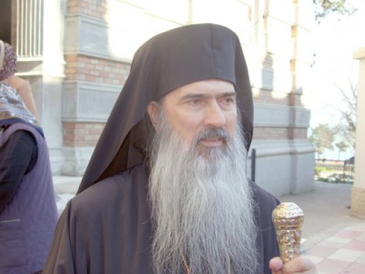 IPS Teodosie slujeşte la Mânăstirea din Adamclisi